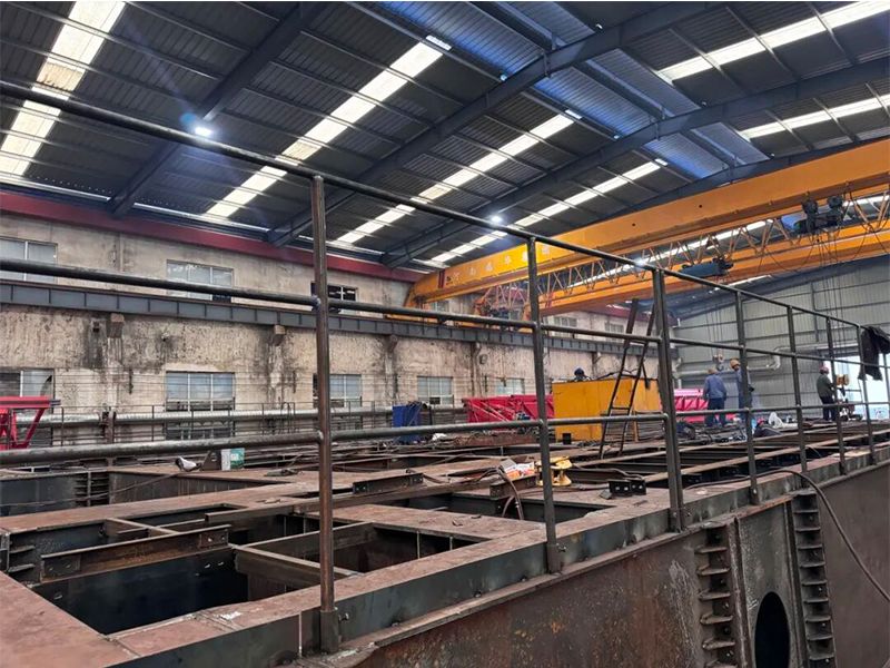 項目進展 | 發往海外的打樁平臺進入主體焊接階段